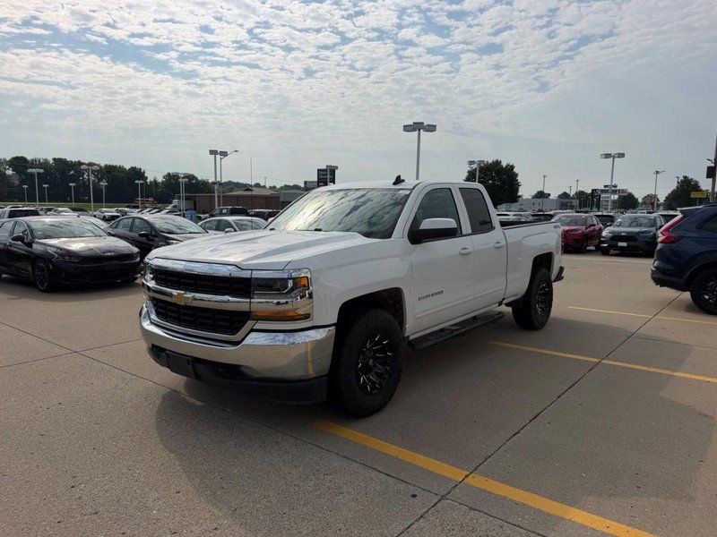Used 2019 Chevrolet Silverado 1500 LT AWD/4WD image 6