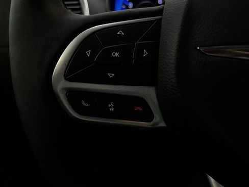 Used 2023 Chrysler 300 Touring L w/ Popular Equipment Group image 10