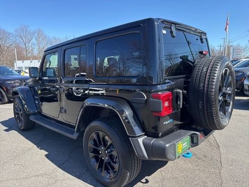 Used 2023 Jeep Wrangler Unlimited Sahara w/ Cold Weather Group image 18