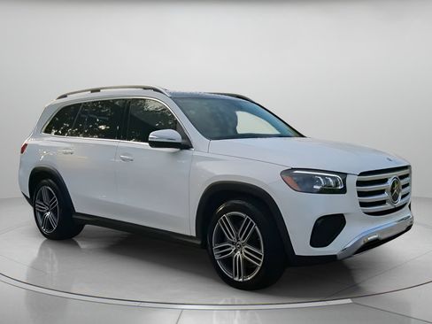 Used 2026 Mercedes-Benz GLS 450 4MATIC image 2