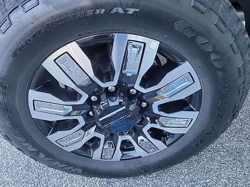 Used 2025 GMC Sierra 2500 Denali w/ Denali Reserve Package image 9