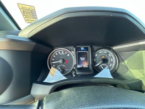 Used 2022 Toyota Tacoma TRD Off-Road w/ Technology Package AWD/4WD image 15