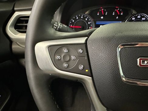 Certified 2023 GMC Acadia SLT w/ Preferred Package image 10