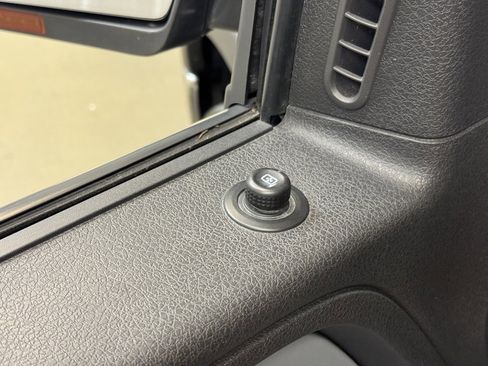 Used 2012 Ford F150 XLT w/ XLT Chrome Pkg image 10