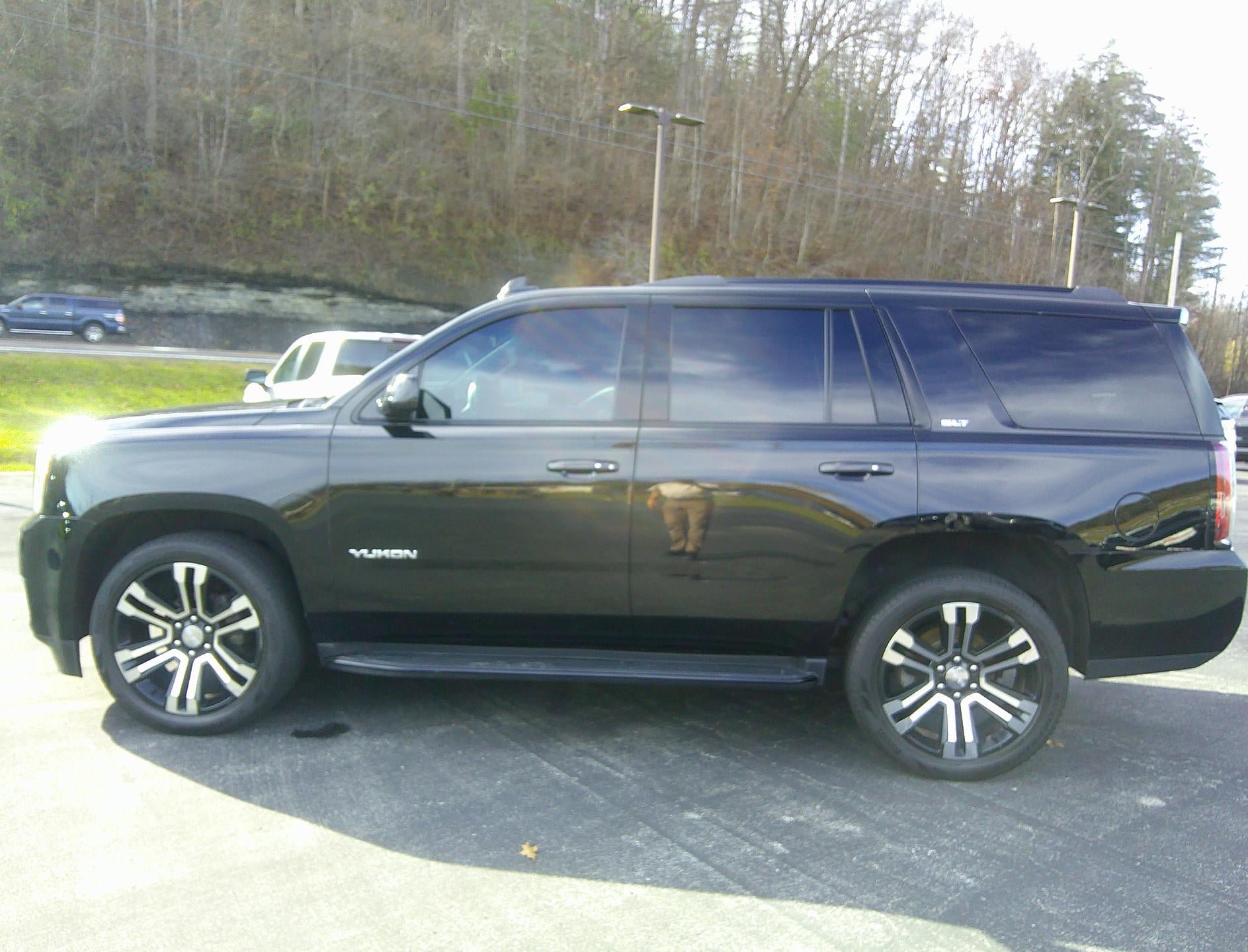Used 2019 GMC Yukon SLT w/ Open Road Package AWD/4WD image 2
