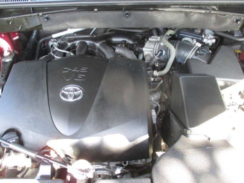 Used 2019 Toyota Highlander XLE image 7