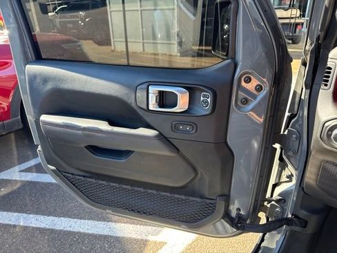Used 2021 Jeep Gladiator Rubicon AWD/4WD image 12