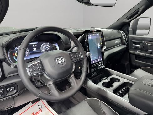 New 2025 RAM 2500 Laramie AWD/4WD image 5