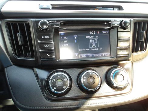 Used 2016 Toyota RAV4 LE AWD/4WD image 18