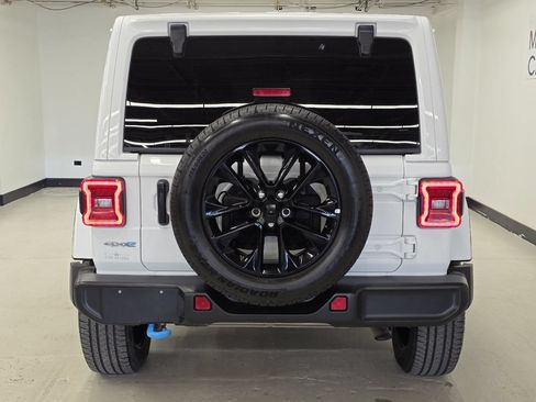 Used 2024 Jeep Wrangler Unlimited Sahara AWD/4WD image 16