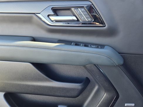 Used 2025 GMC Yukon AT4 image 20