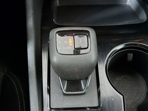 Used 2025 Nissan Rogue SV image 25