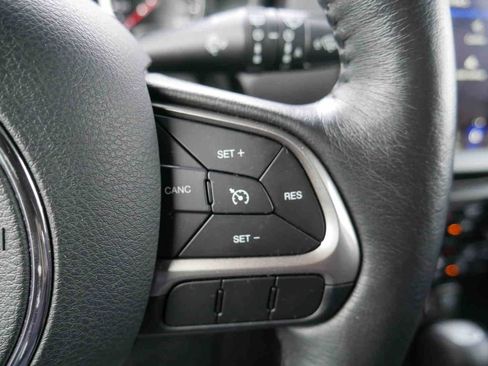 Used 2022 Jeep Renegade Latitude w/ Convenience Group AWD/4WD image 35