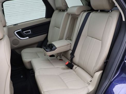 Used 2017 Land Rover Discovery Sport HSE image 11