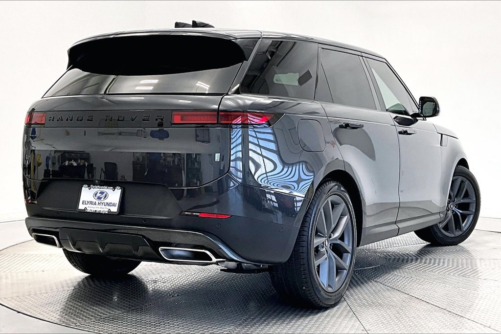 Used 2025 Land Rover Range Rover Sport SE AWD/4WD image 2