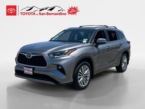 Certified 2026 Toyota Highlander Platinum AWD/4WD image 1
