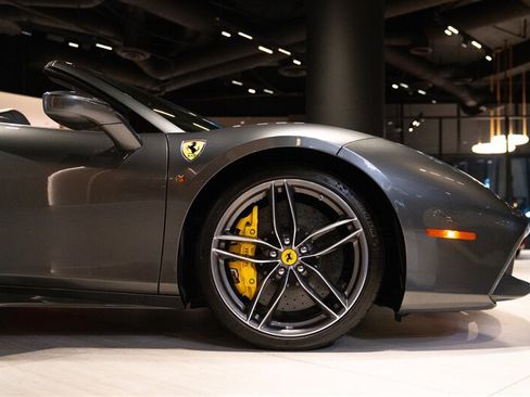 Used 2018 Ferrari 488 Spider RWD image 10