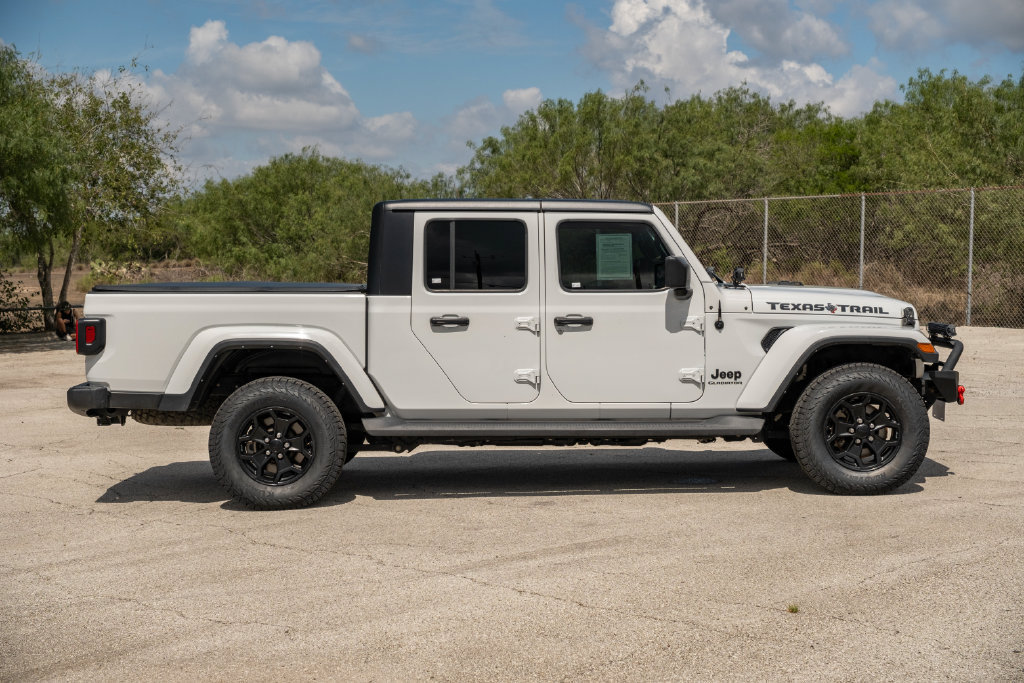 Used 2022 Jeep Gladiator Sport AWD/4WD image 9