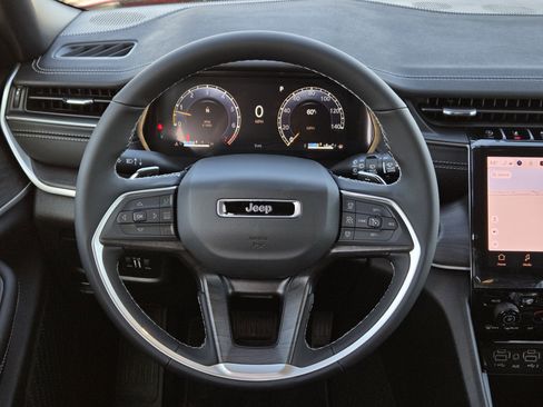 New 2025 Jeep Grand Cherokee Limited w/ Trailer Tow Package image 22