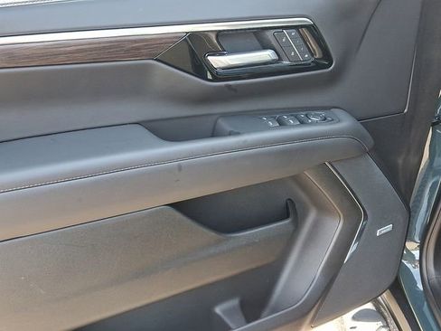 Used 2026 Chevrolet Suburban Z71 w/ Z71 Off-Road Package image 12