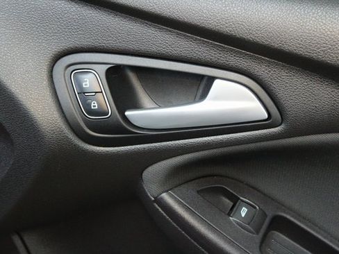 Used 2016 Ford Focus SE image 9