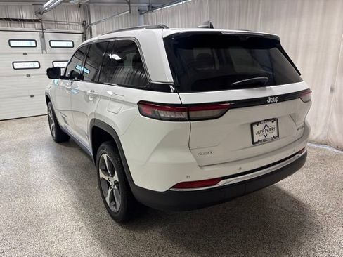 Used 2023 Jeep Grand Cherokee Limited w/ Luxury Tech Group II AWD/4WD image 5