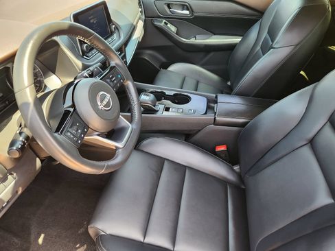 Used 2023 Nissan Rogue SV w/ SV Premium B Package FWD image 16
