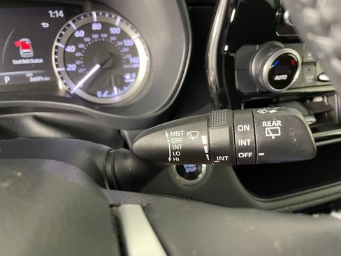 Used 2023 Toyota Highlander LE FWD image 11
