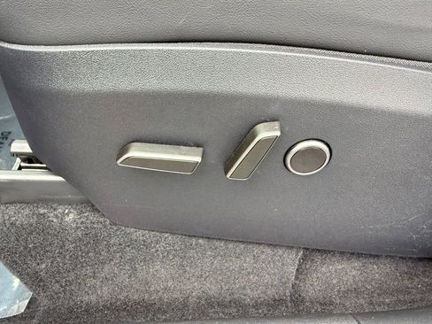 Used 2025 Tesla Model Y Performance image 10