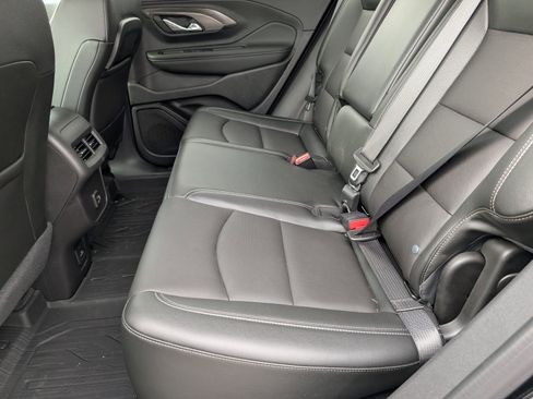 Used 2024 GMC Terrain SLT w/ Infotainment Package II image 8