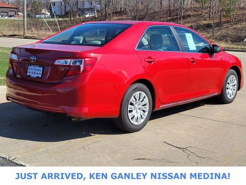 Used 2012 Toyota Camry LE image 3