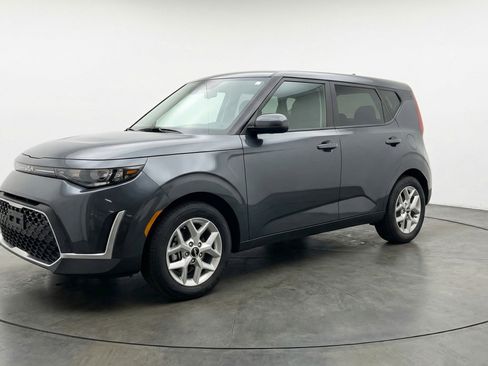 Used 2025 Kia Soul LX w/ LX Technology Package image 3