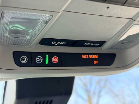 Used 2019 Chevrolet Equinox LT w/ Driver Convenience Package image 18