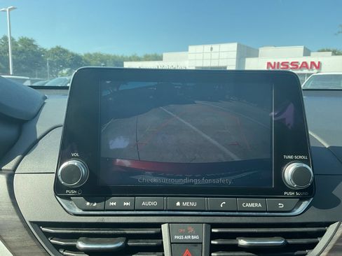 Used 2025 Nissan Altima 2.5 SV FWD image 24