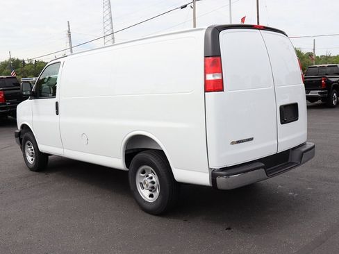 New 2025 Chevrolet Express 3500 w/ Chrome Appearance Package image 24