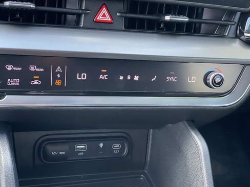 Used 2023 Kia Sportage EX image 16