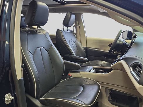 Used 2022 Chrysler Pacifica Limited image 12