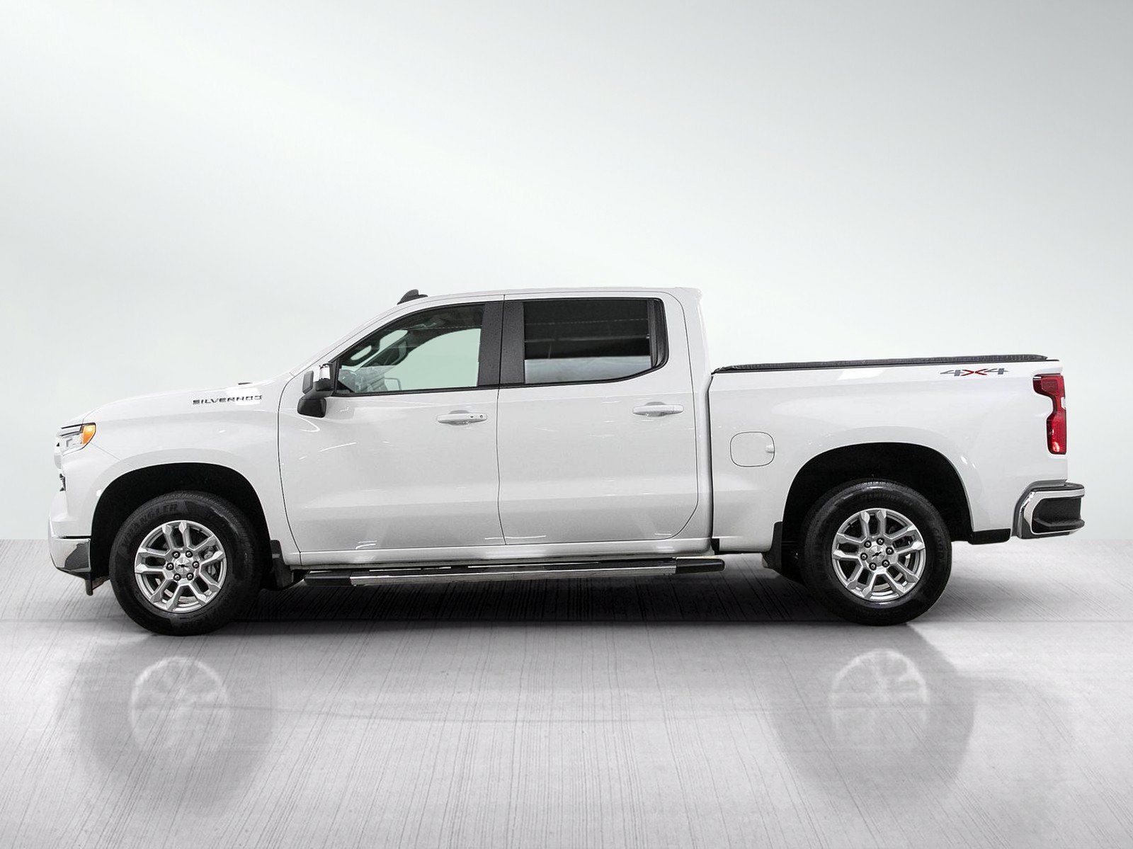 Used 2023 Chevrolet Silverado 1500 LT AWD/4WD image 2