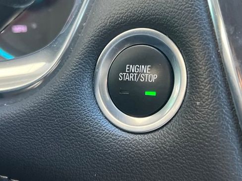 Used 2023 Chevrolet Traverse LT FWD image 29