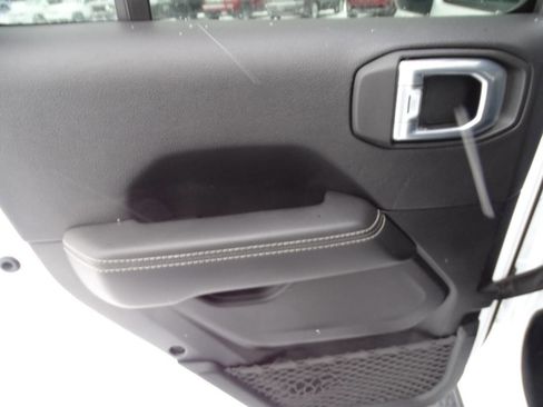 Used 2021 Jeep Wrangler Unlimited Sahara AWD/4WD image 38
