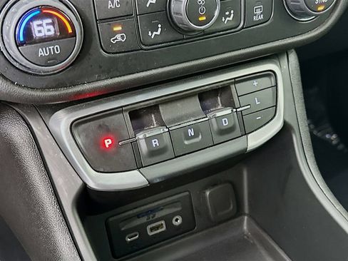 Used 2024 GMC Terrain SLT FWD image 23