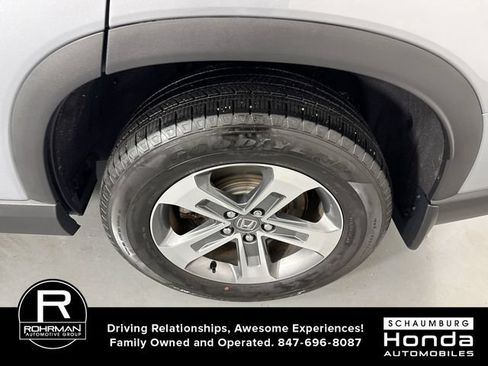 Used 2025 Honda Pilot EX-L image 6