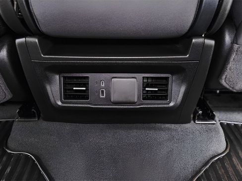 Used 2025 Chevrolet Silverado 2500 LT image 31