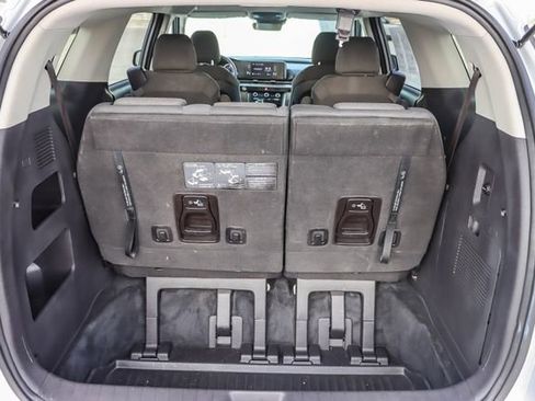 Used 2022 Kia Carnival LX image 29