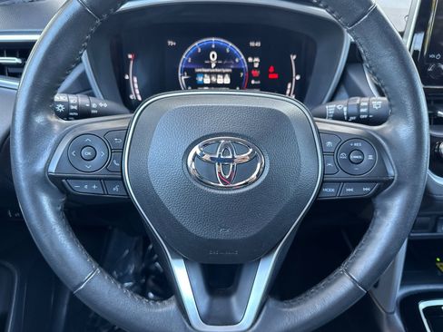 Used 2023 Toyota Corolla Cross XLE w/ Convenience Package FWD image 11