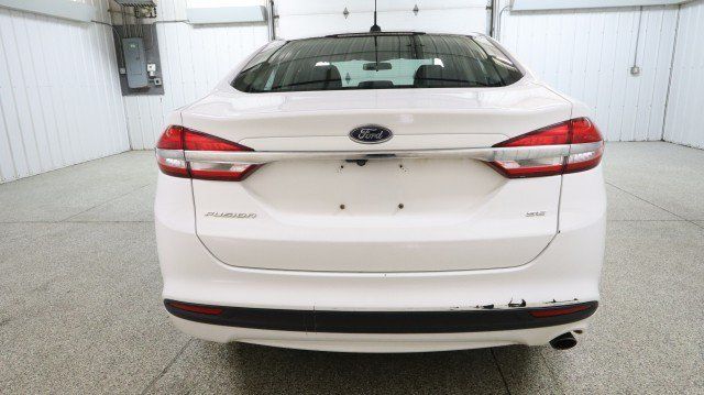 Used 2017 Ford Fusion SE FWD image 8