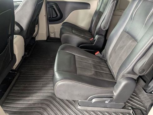 Used 2019 Dodge Grand Caravan SXT FWD image 27