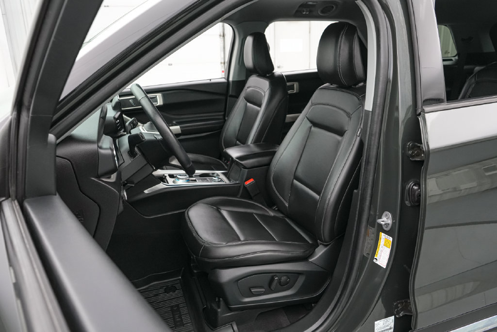 Certified 2023 Ford Explorer XLT w/ Equipment Group 202A AWD/4WD image 11