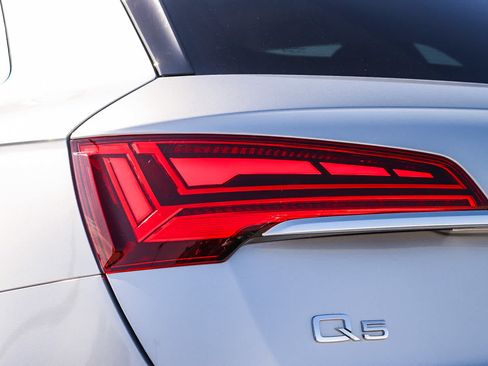 Used 2022 Audi Q5 Premium AWD/4WD image 12
