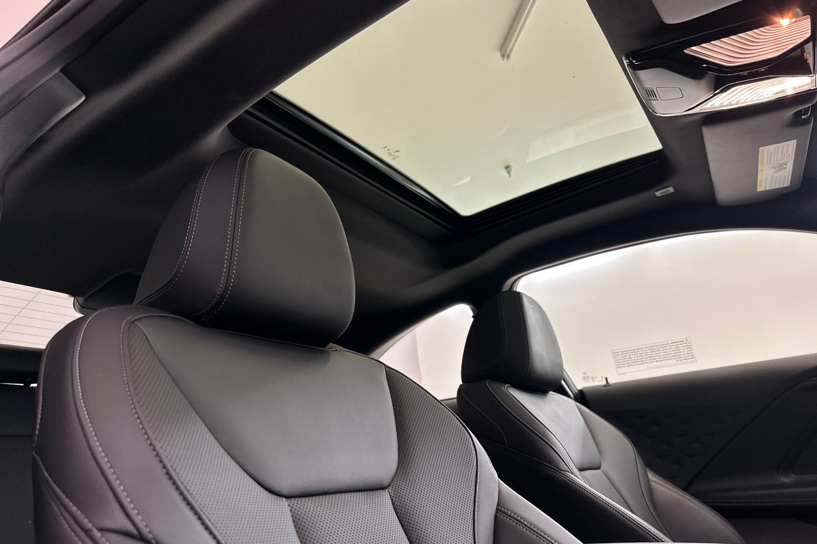 Used 2026 BMW 230i Coupe w/ Convenience Package RWD image 25